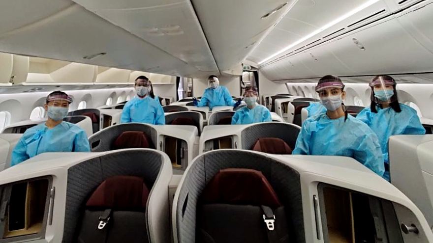 Mở lại bay nội địa, Ấn Độ phát hiện 23 hành khách nhiễm SARS-CoV-2