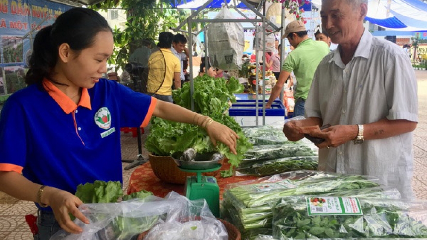 Nhộn nhịp phiên chợ nông sản ở Đà Nẵng