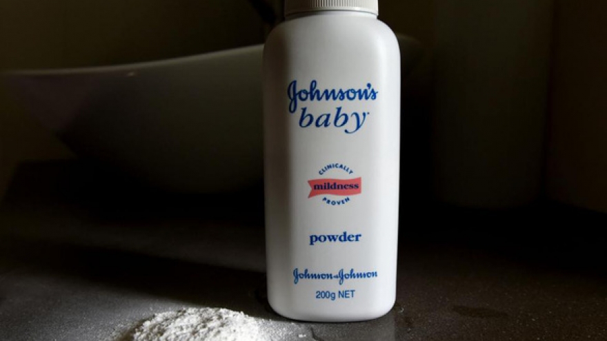 Johnson & Johnson ngừng bán phấn rôm trẻ em ở Mỹ và Canada