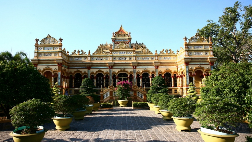 Ngôi chùa cổ đặc sắc với nhiều phong cách kiến trúc ở Tiền Giang