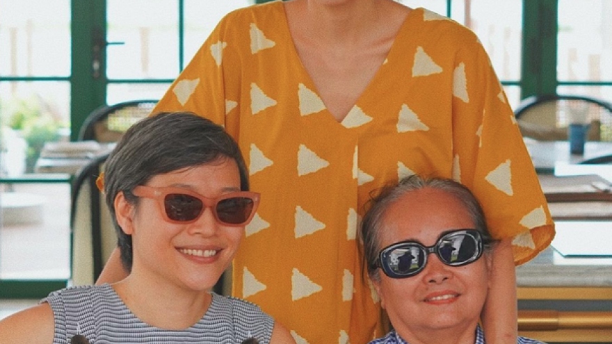 Chuyện showbiz: Tăng Thanh Hà khoe khoảnh khắc hiếm bên gia đình