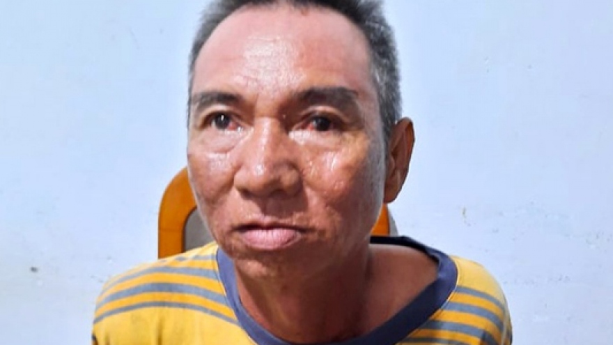 Người bán vé số tấn công cặp vợ chồng ở cùng dãy trọ