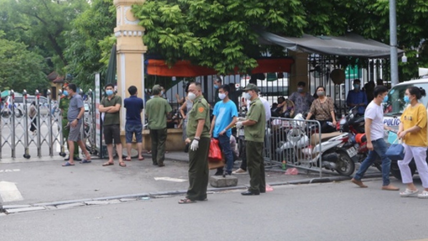 Ngày đầu tái xử phạt không đeo khẩu trang, Công an Hà Nội chỉ nhắc nhở