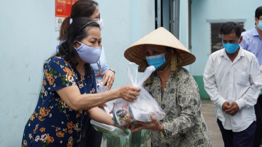 Ảnh: Trao 10.000 suất ăn cho trẻ em và người nghèo ở TP HCM