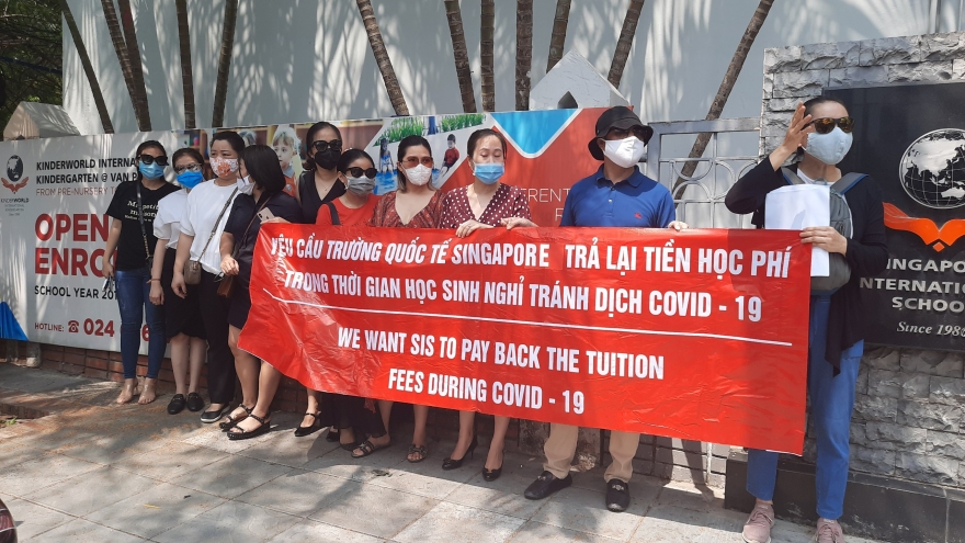 Lùm xùm thu học phí online ở trường Quốc tế Singapore, luật sư nói gì?
