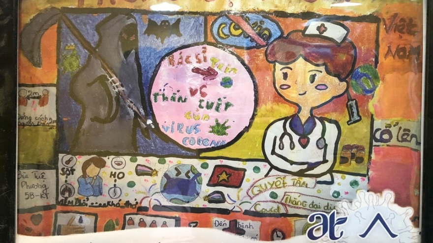 Học sinh Hà Nội vẽ tranh, thuyết trình bằng tiếng Anh về dịch Covid-19