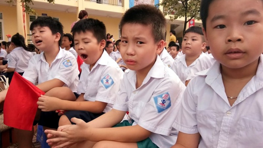 “Chưa học hết năm nay, con tôi đã lo học chạy hè cho kịp năm sau”!