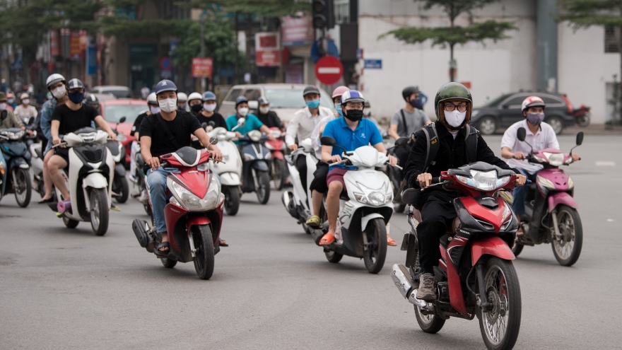 Ngày thứ 11 cách ly xã hội: Nhiều người Hà Nội vẫn chủ quan ngoài đường