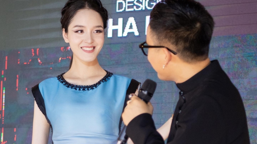 Á hậu Hoàng Anh tái xuất sàn catwalk sau khi sinh con thứ 2