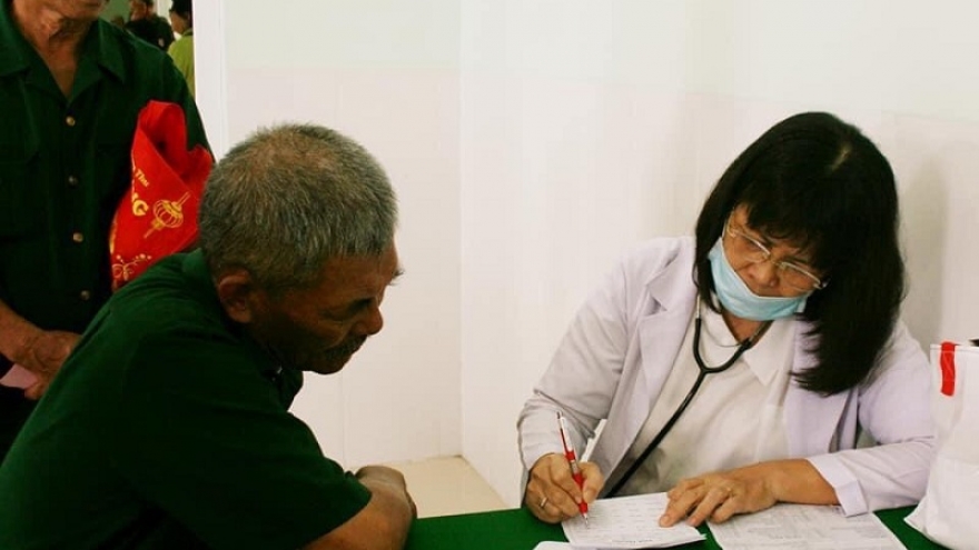 Khám bệnh và cấp thuốc cho 500 cựu binh Trường Sơn ở Bình Thuận