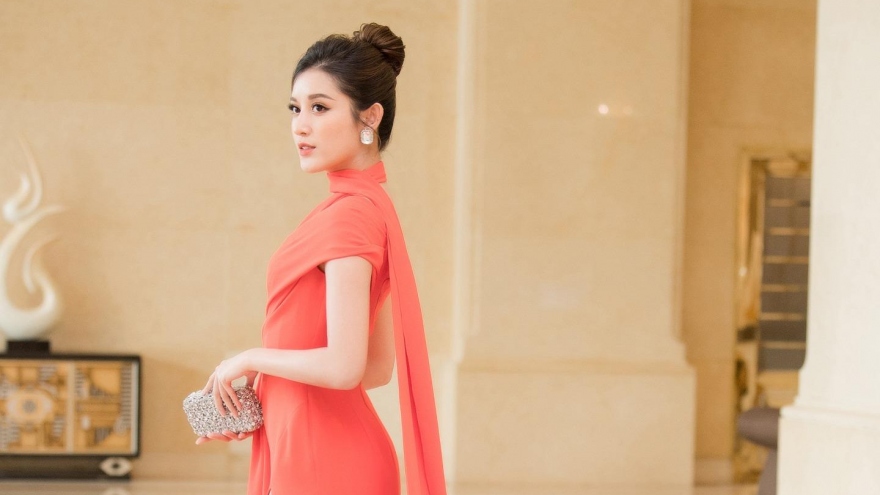 Á hậu Huyền My gợi cảm với thiết kế váy xẻ ngực quyến rũ