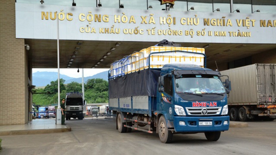 Vải tươi được “đặc cách” khi xuất qua cửa khẩu Lào Cai
