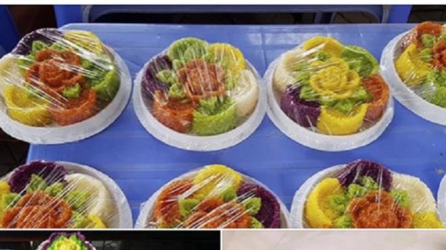 Chợ mạng tấp nập bán xôi ngũ sắc, rượu nếp dịp Tết Đoan Ngọ