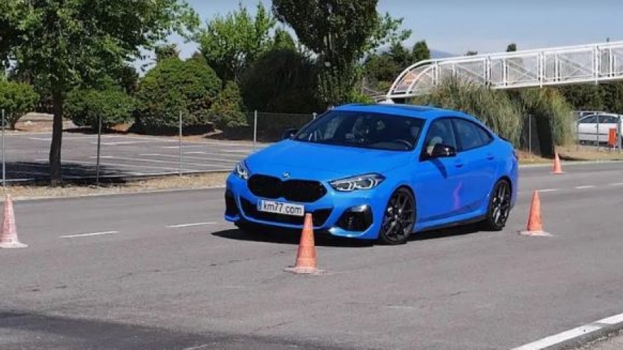 BMW M235i Gran Coupe thất bại trong bài kiểm tra đánh lái đột ngột