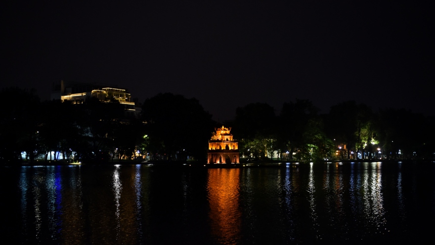 Hà Nội - Đêm nằm mơ phố đông