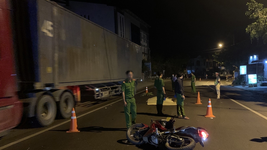 Gây tai nạn khiến 2 thanh niên tử vong, lái tô tô bỏ chạy