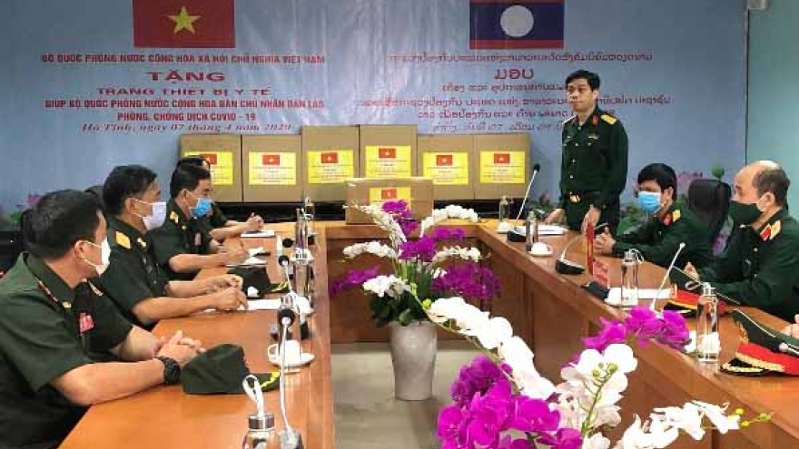 Bộ Quốc phòng Việt Nam hỗ trợ quân đội Lào chống dịch Covid-19