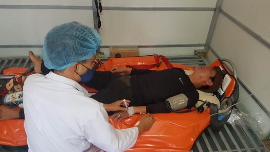 Cứu sống thuyền viên bị tai biến nặng trên vùng biển Hoàng Sa