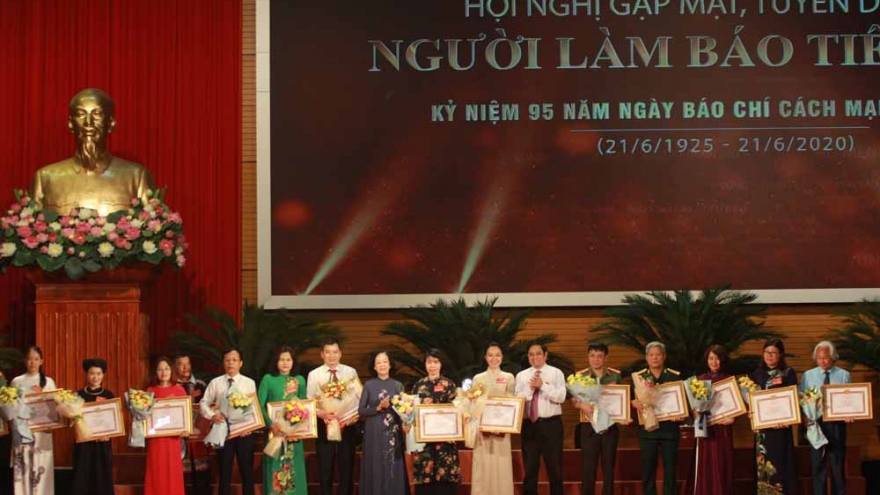 Gặp mặt, tuyên dương 187 người làm báo tiêu biểu cả nước