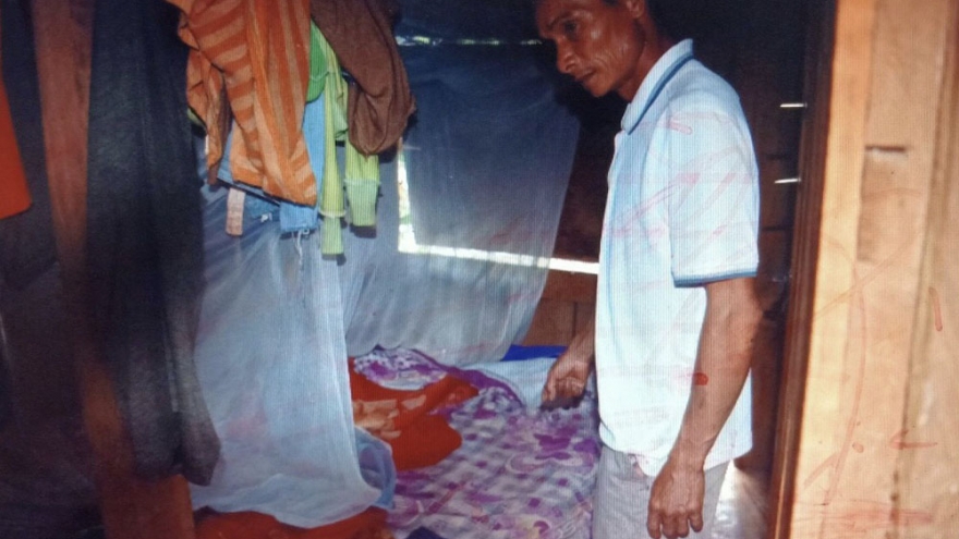 Sang chơi nhà hàng xóm, bé gái 13 tuổi bị hiếp dâm