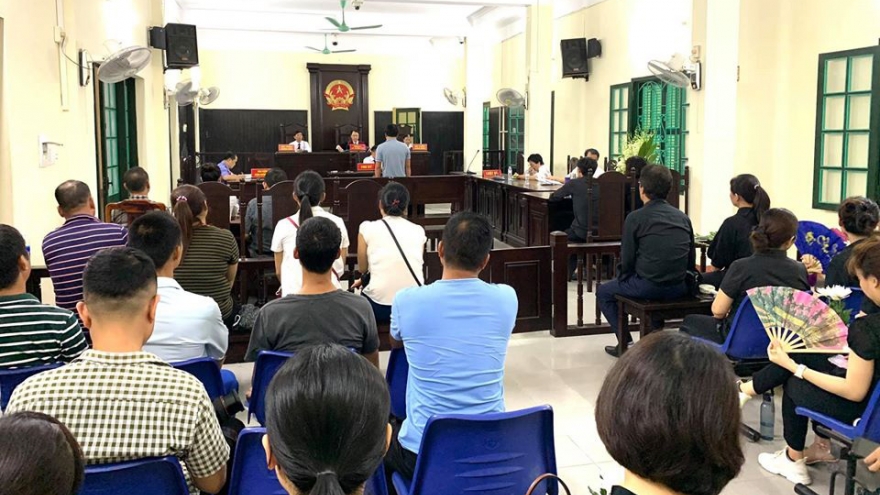 Vụ xe rác đâm chết nam sinh: Tòa sơ thẩm yêu cầu điều tra lại