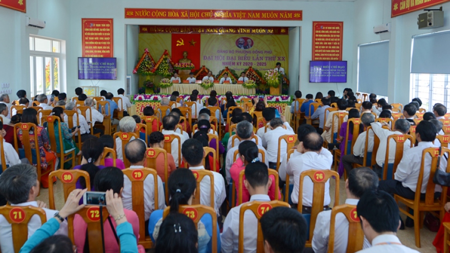 Bí thư, Chủ tịch không trúng vào BCH Đảng bộ, có bất thường?
