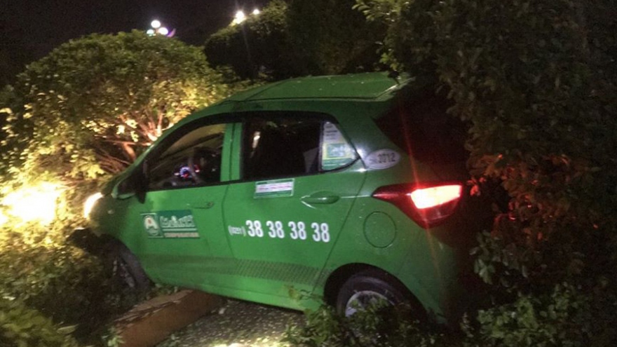 ​Bắt nóng đối tượng cướp xe taxi ở cầu Sài Gòn