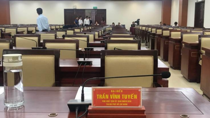 Tạm đình chỉ tư cách đại biểu HĐND của ông Trần Vĩnh Tuyến và ông Trần Trọng Tuấn