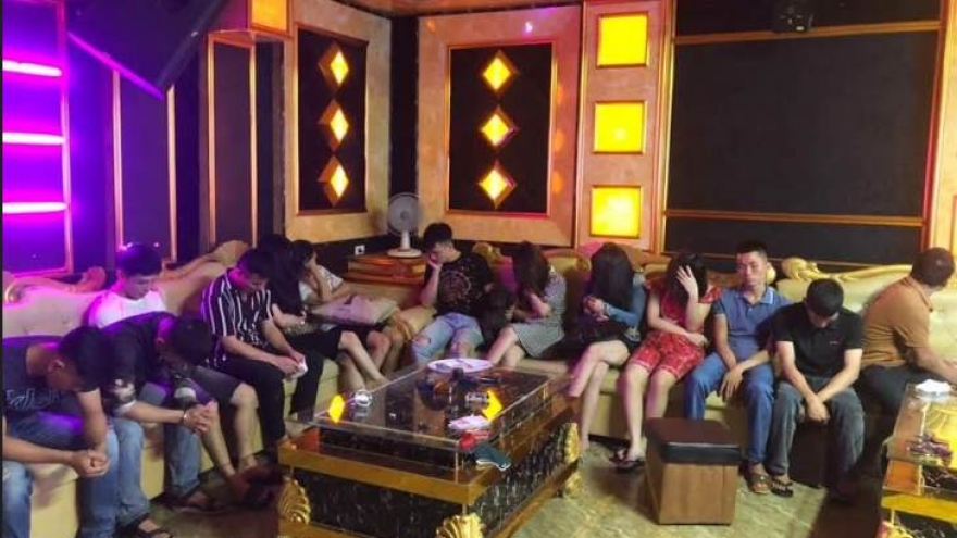 Bắt quả tang 13 đối tượng sử dụng ma túy trong quán karaoke