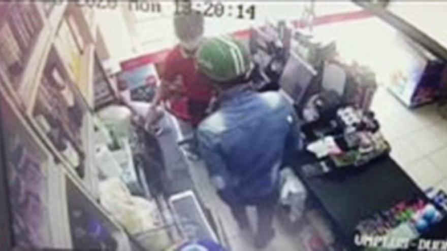 Truy tìm tên cướp trong siêu thị giữa ban ngày