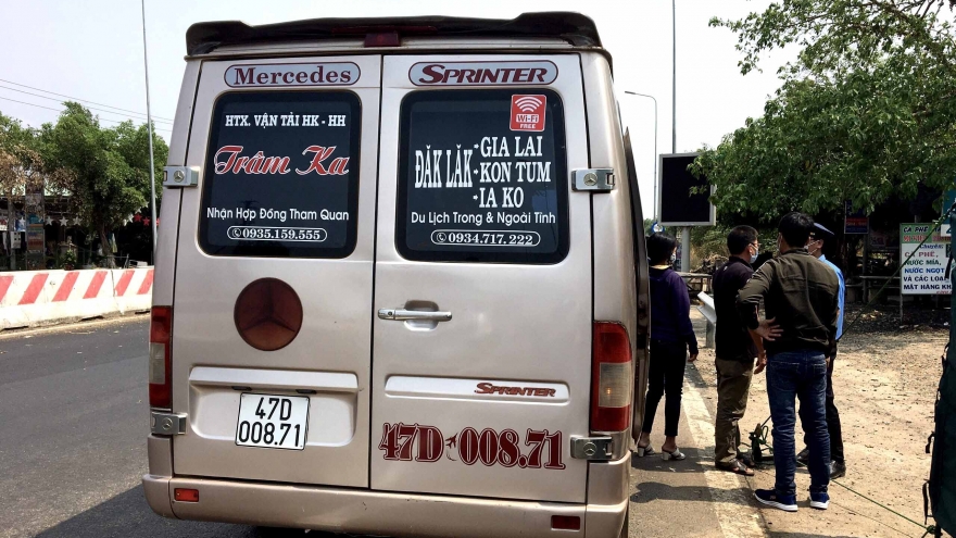 Gia Lai siết chặt kiểm soát, buộc 2 xe khách phải quay đầu về Đăk Lăk