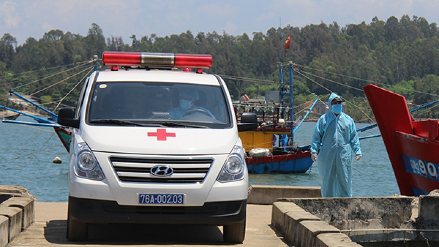 Toàn bộ ngư dân trên tàu cá bị tàu Trung Quốc đâm chìm đã vào bờ an toàn