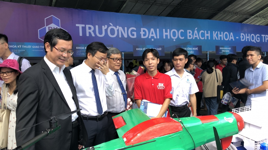 Hàng chục ngàn học sinh, phụ huynh tham gia Tư vấn hướng nghiệp tại TPHCM
