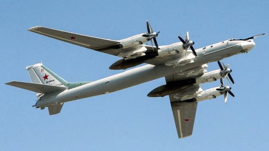Mỹ điều máy bay quân sự chặn máy bay ném bom, chiến đấu cơ Nga