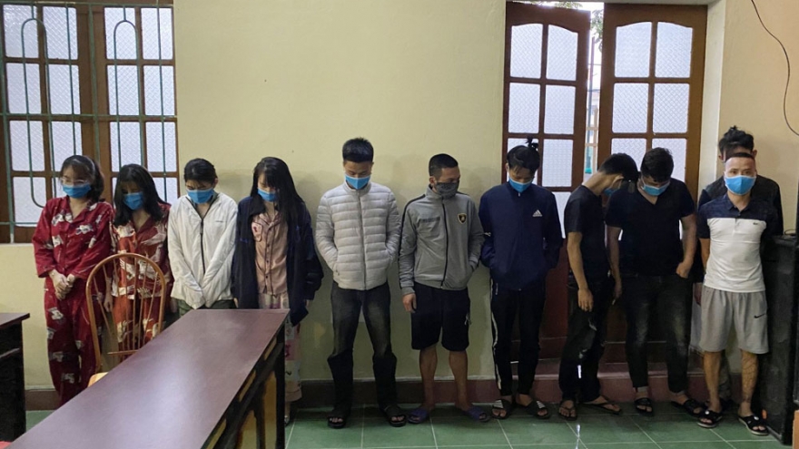 Chủ tịch thị trấn Thọ Xuân bị đình chỉ công tác vì để quán karaoke hoạt động