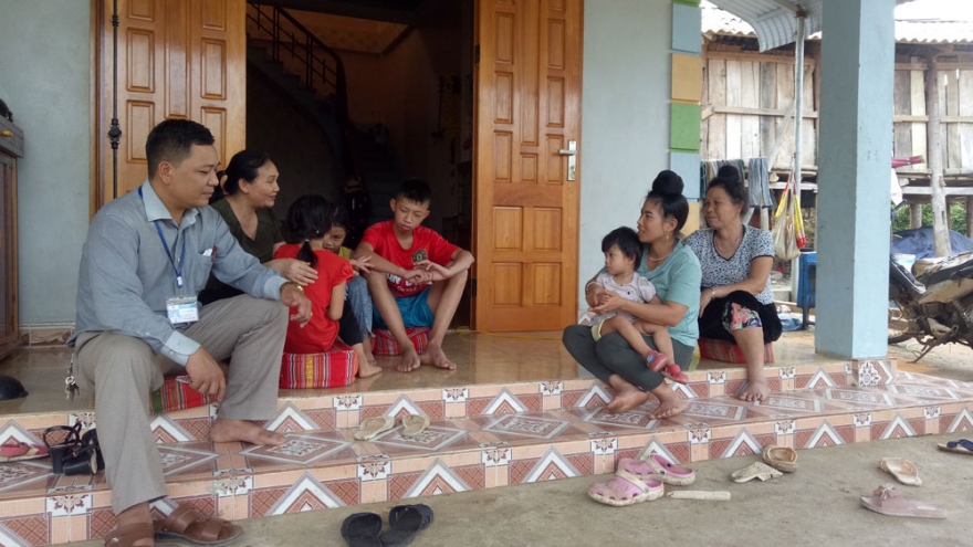 Đến từng bản, rà từng nhà vận động học sinh trở lại lớp