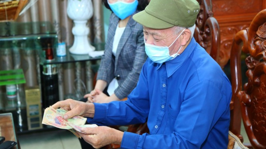 Hà Nội chi trả gói hỗ trợ an sinh cho đối tượng chính sách, hộ nghèo