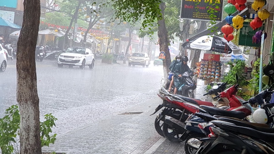 Đà Nẵng đón cơn mưa vàng