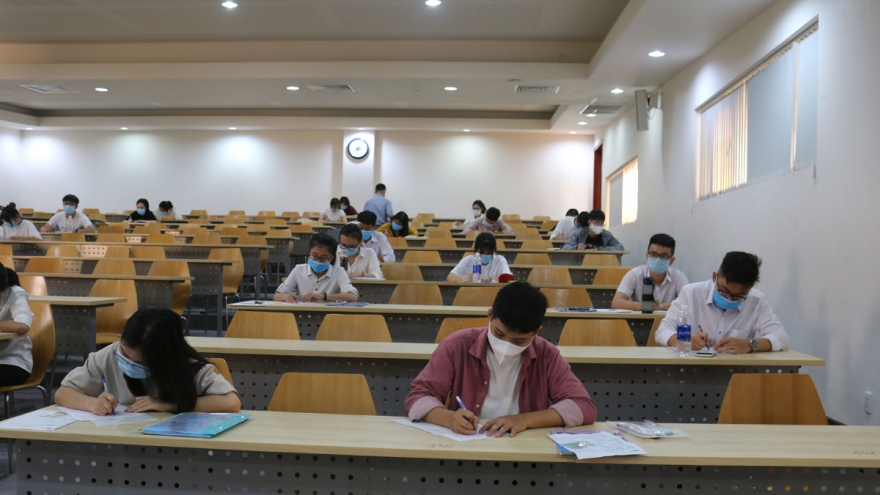 Hơn 40.000 thí sinh ở TP HCM bắt đầu làm bài thi đánh giá năng lực ​