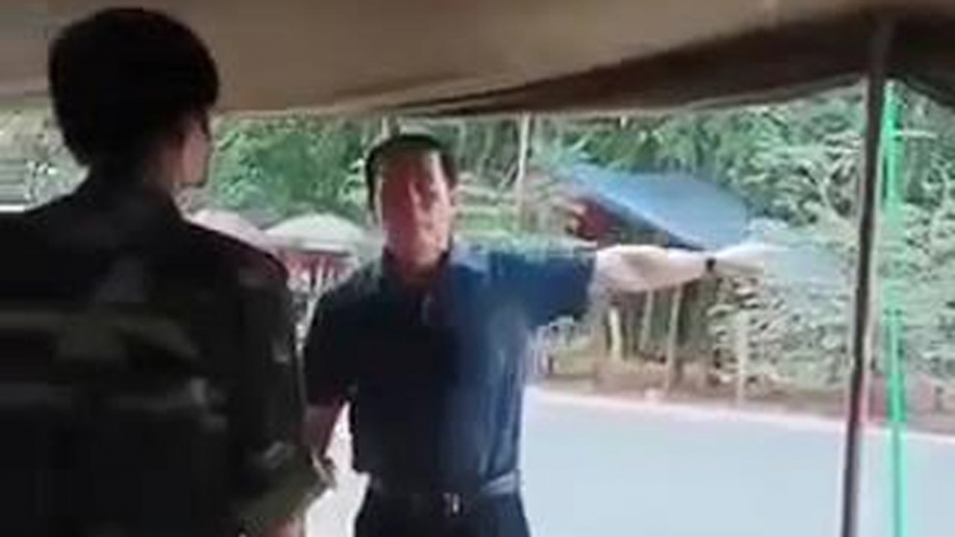 Lãnh đạo huyện “nổi nóng” khi bị kiểm tra Covid-19: Nêu gương ở đâu?