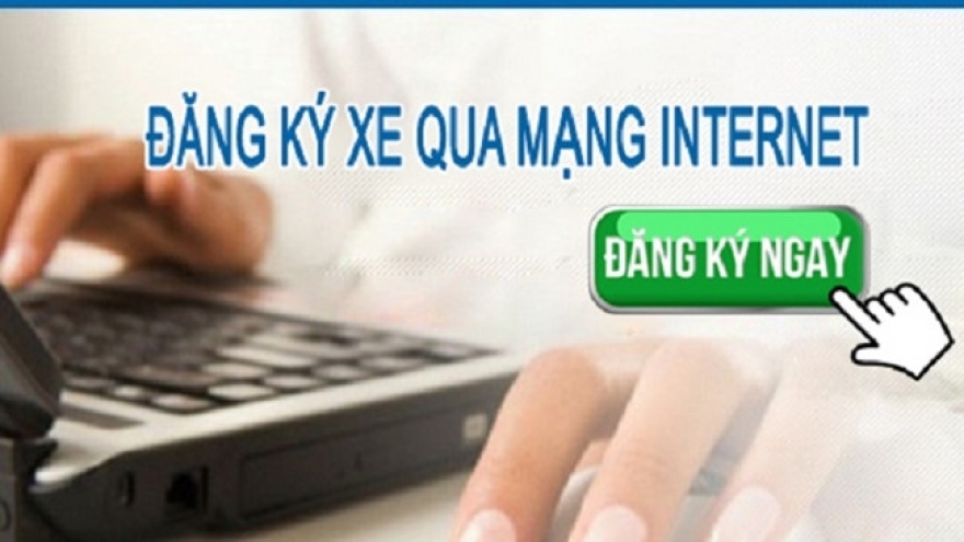 Những người đầu tiên nhận biển số ngay khi đăng ký xe qua mạng
