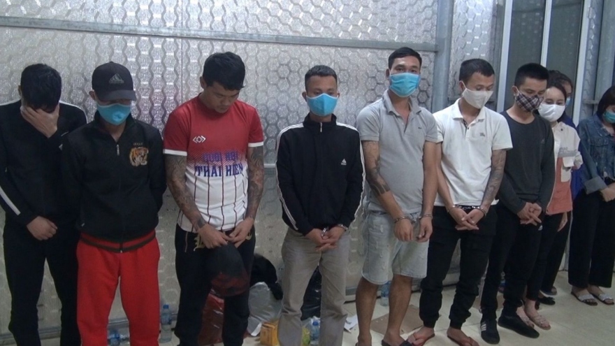 11 thanh niên tụ tập hát karaoke, sử dụng ma túy mừng sinh nhật