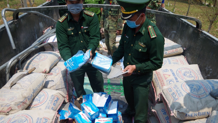 Giấu 125.000 khẩu trang y tế trong ô tô đầu kéo