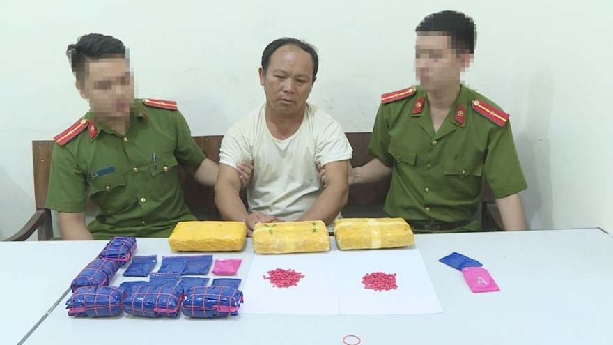 Bắt đối tượng vận chuyển thuê 30.000 viên ma túy tổng hợp