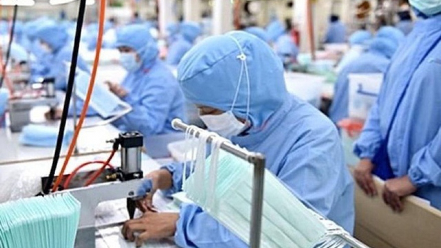 Xuất khẩu gạo và khẩu trang y tế của Việt Nam tăng vọt