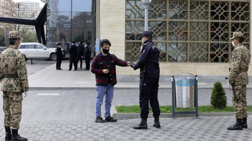 Azerbaijan chia sẻ kinh nghiệm “chiến đấu” giữa vòng vây của Covid-19
