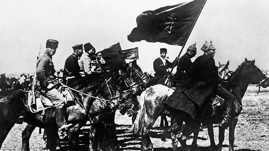 Hợp tác giữa phe Bolshevik và Bạch vệ Nga trên lãnh thổ Trung Quốc