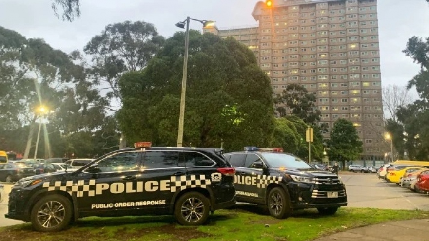 Australia lần đầu phong tỏa hoàn toàn 9 chung cư cao tầng vì Covid-19