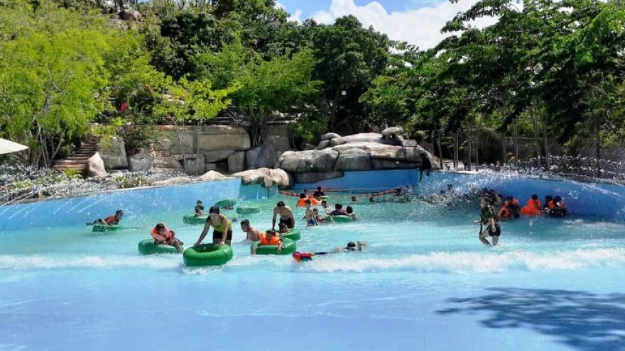 Doanh nghiệp khôi phục kinh doanh, người lao động phấn khởi