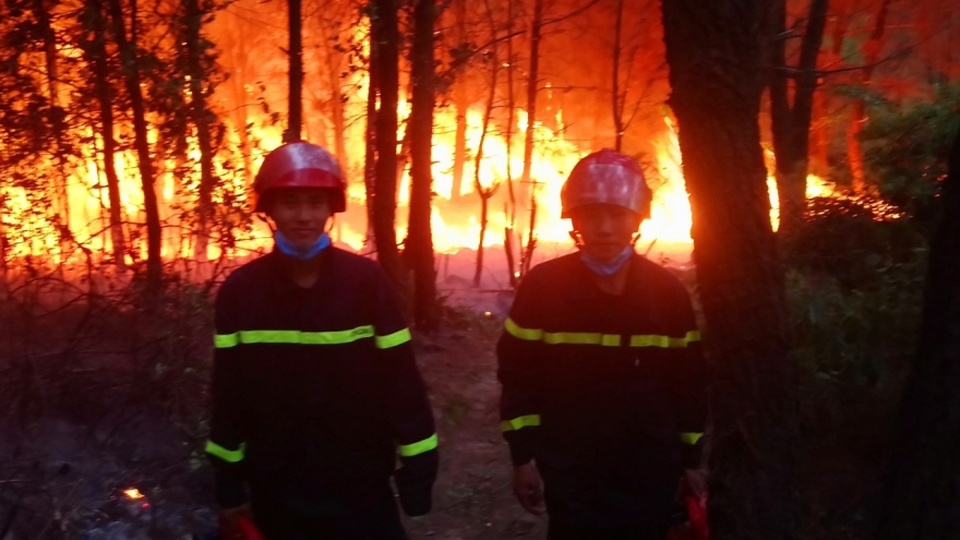 Hơn 7 giờ dập tắt đám cháy rừng ở Thanh Hóa